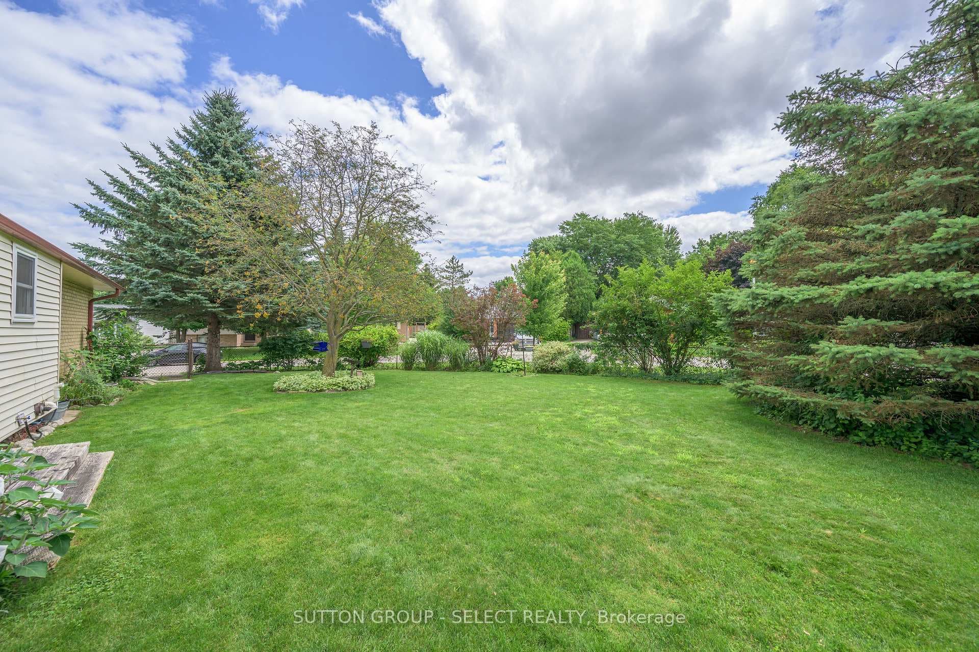 19 Banting Crescent photo 3