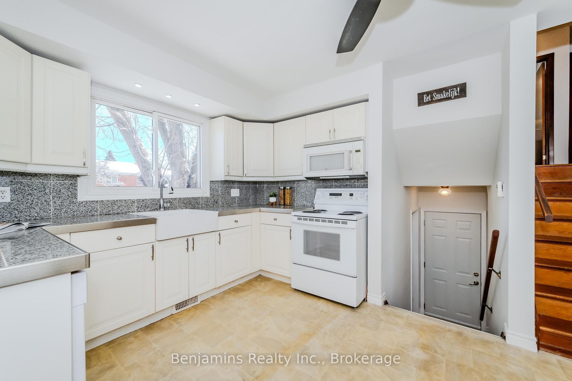 11 Willow Avenue photo 17