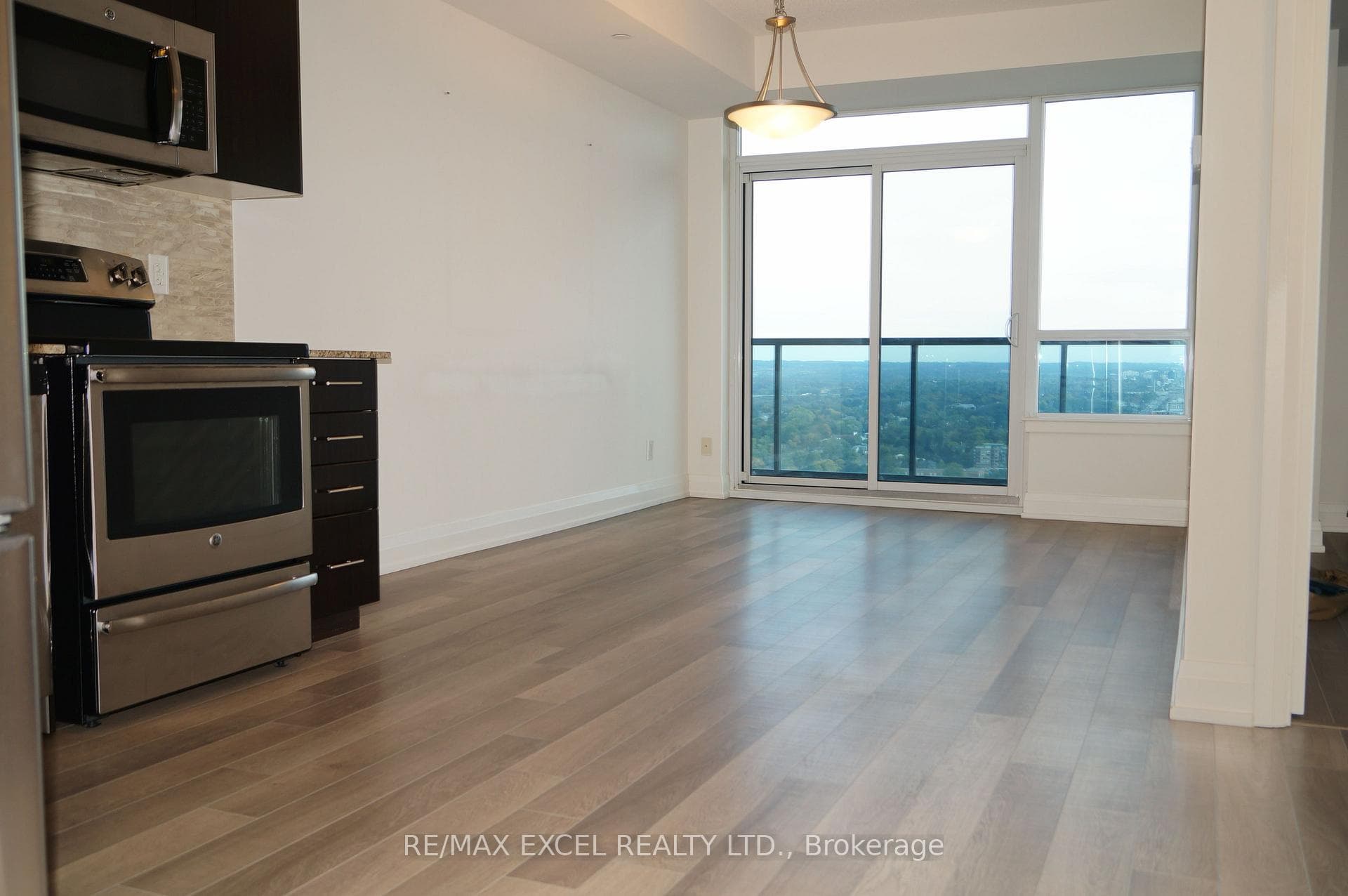 7165 Yonge Street Unit Ph101 photo 3