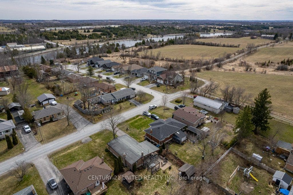19 Kawartha Drive photo 31