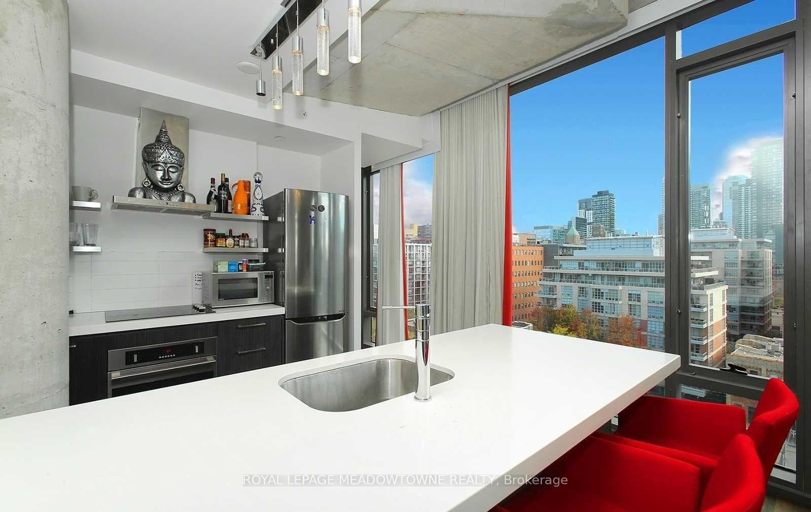 560 King Street Unit 1010 photo 9