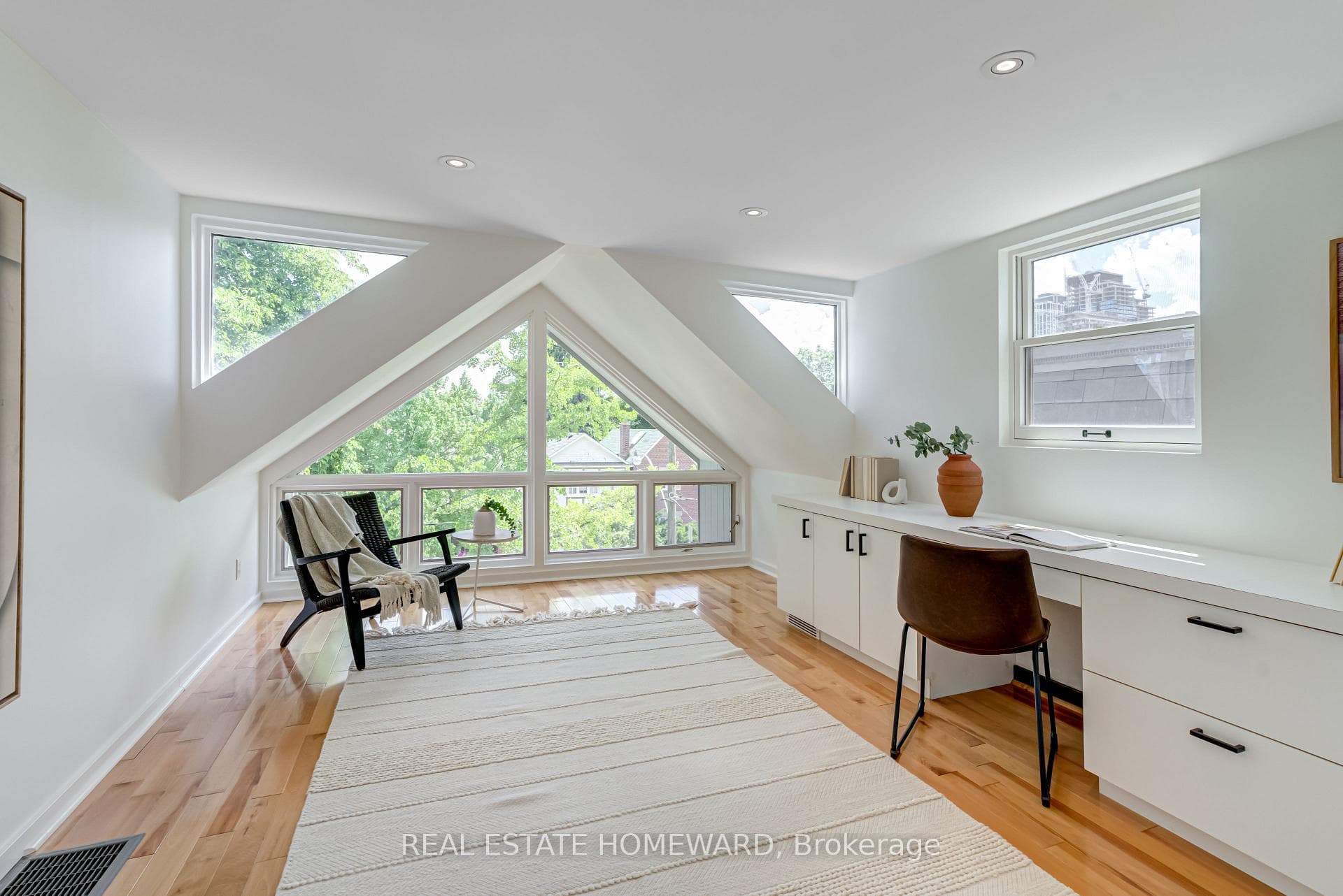334 Keewatin Avenue photo 25