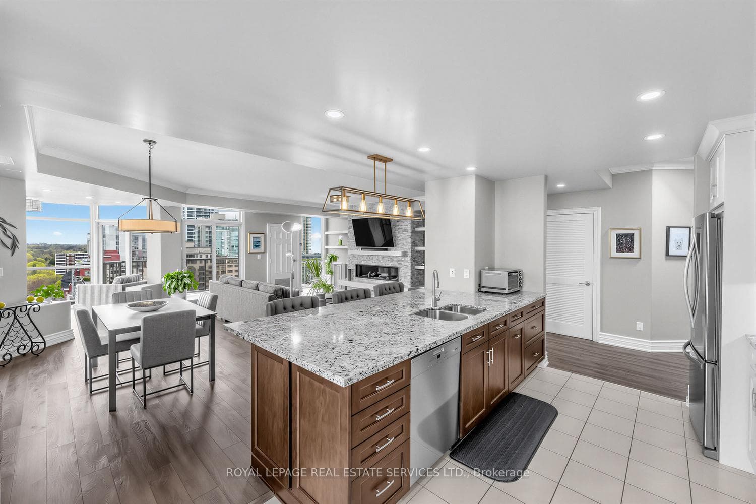 1477 Lakeshore Road Unit PH01 photo 12