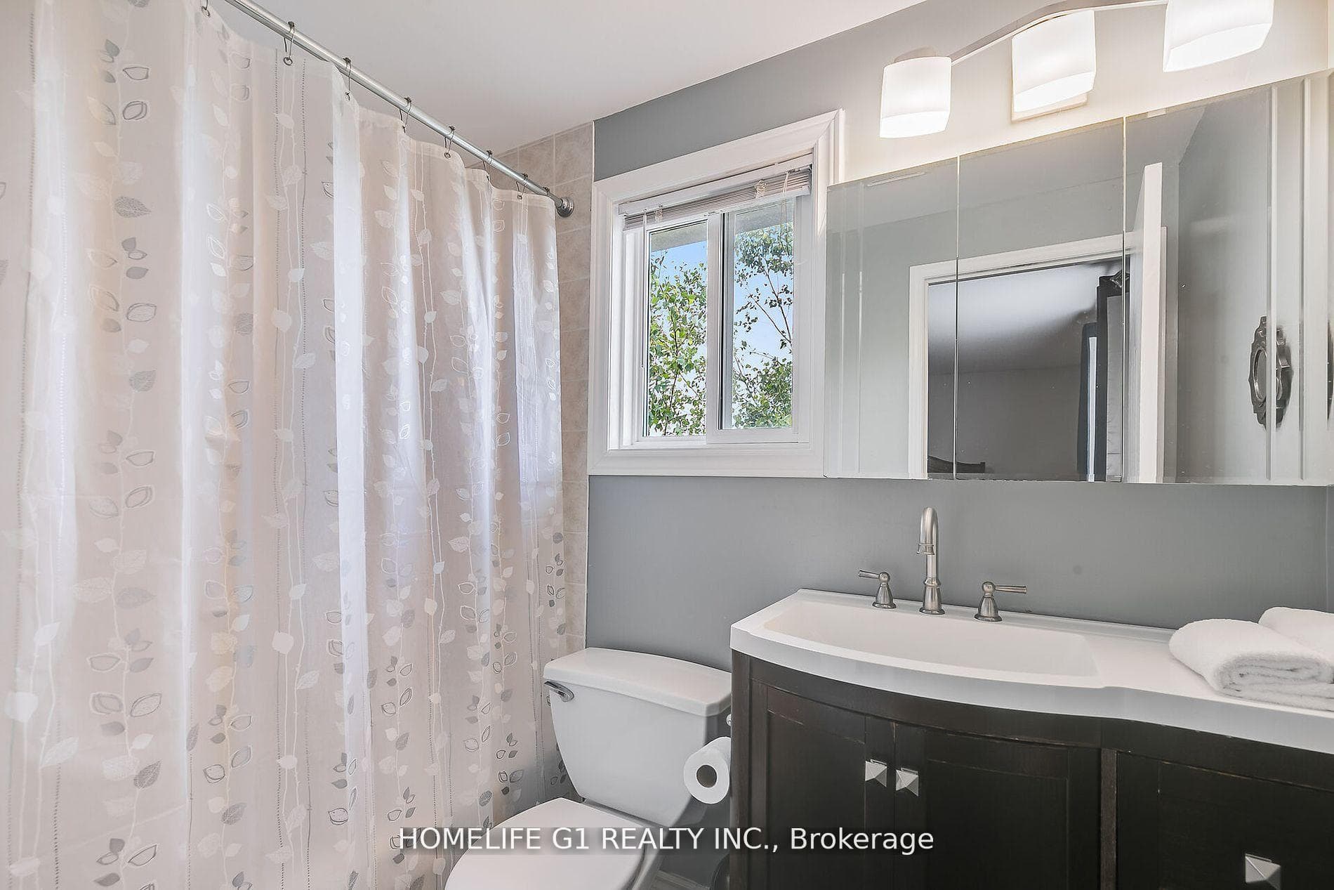 5 Chateau Crescent photo 29
