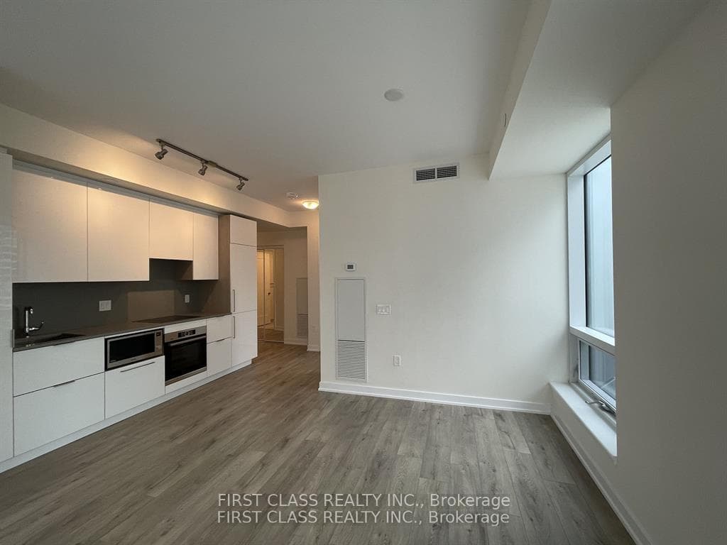 28 Freeland Street Unit 1604 photo 4