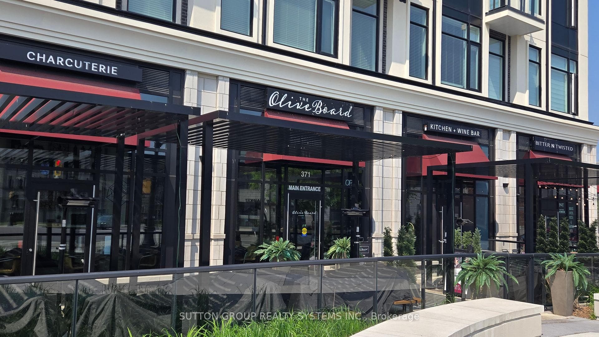 Dining, services and shopping