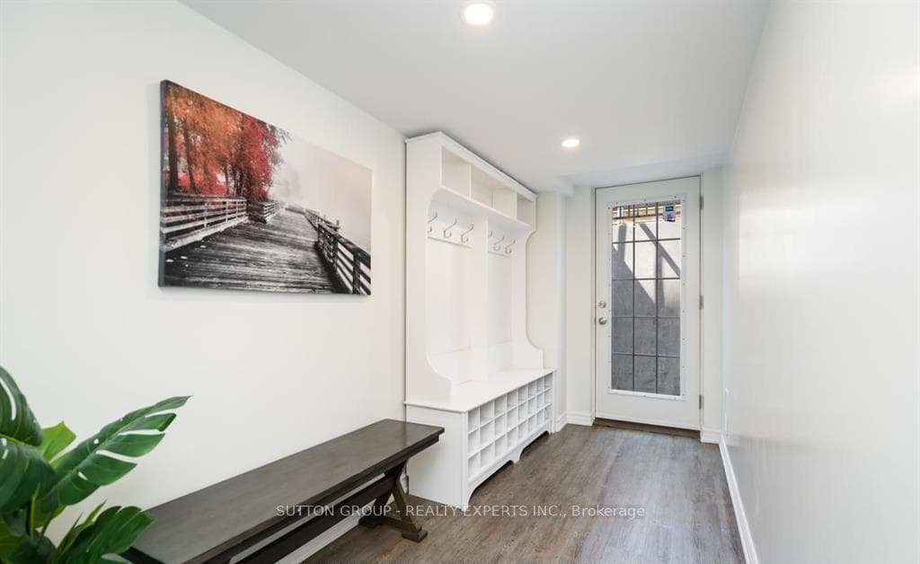 38 Dunrobin Crescent Unit Bsment photo 2