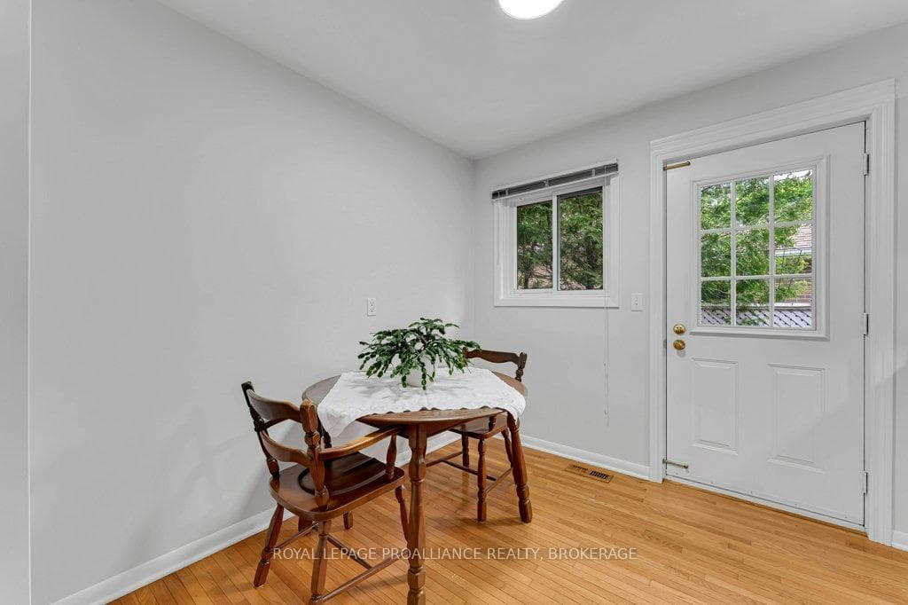 148 Campbell Crescent photo 15