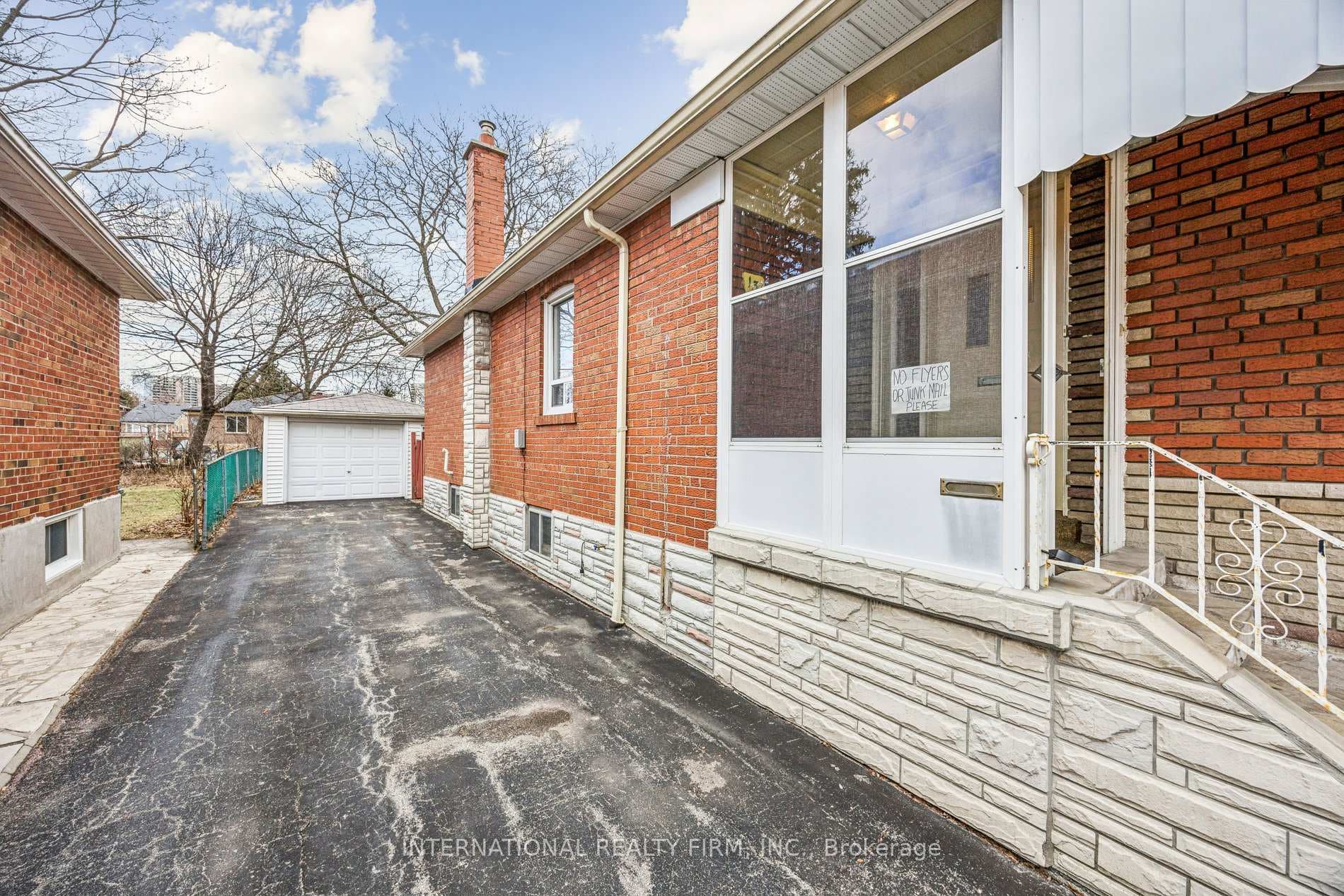 131 Brenda Crescent photo 40