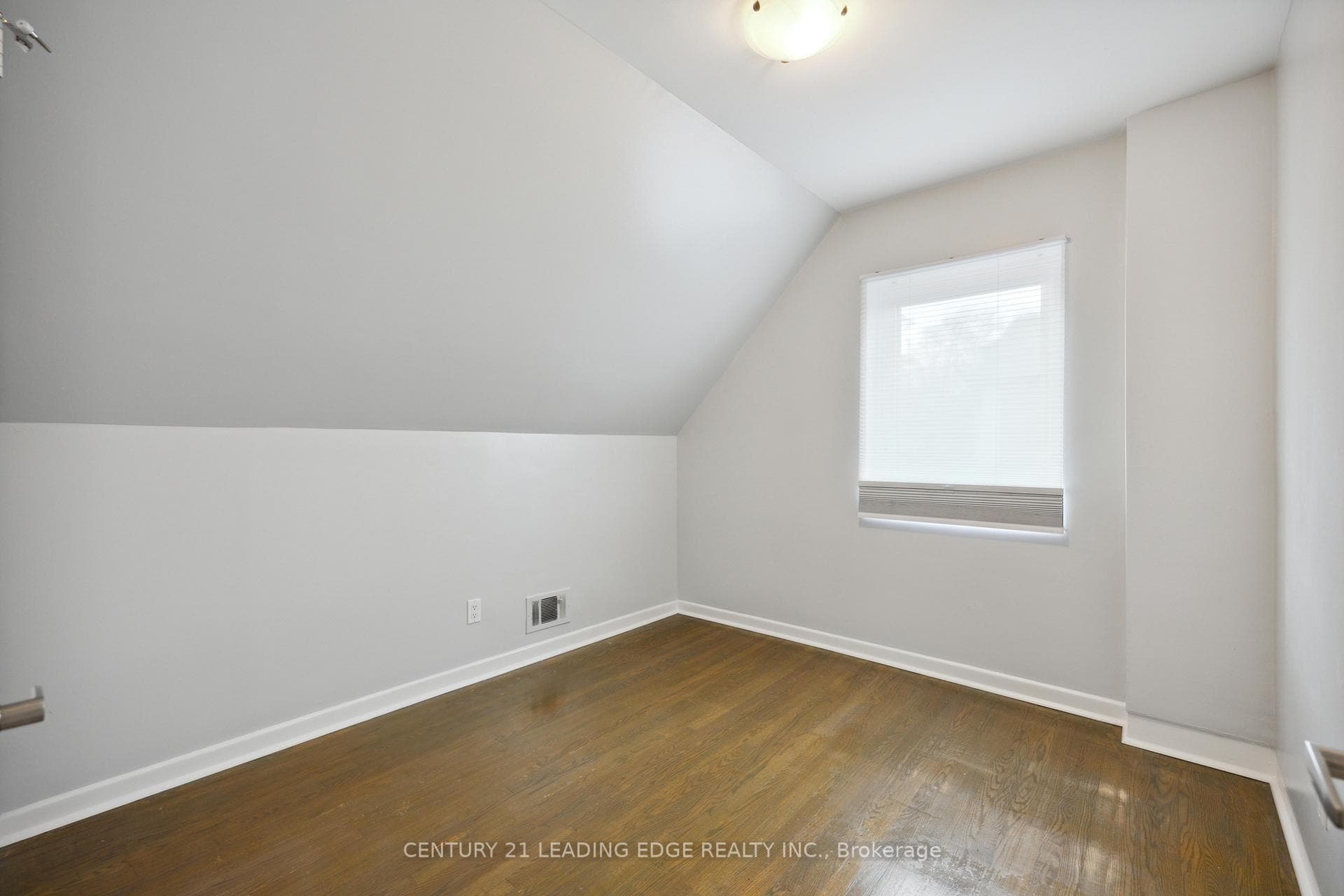 34 Tremont Crescent photo 23