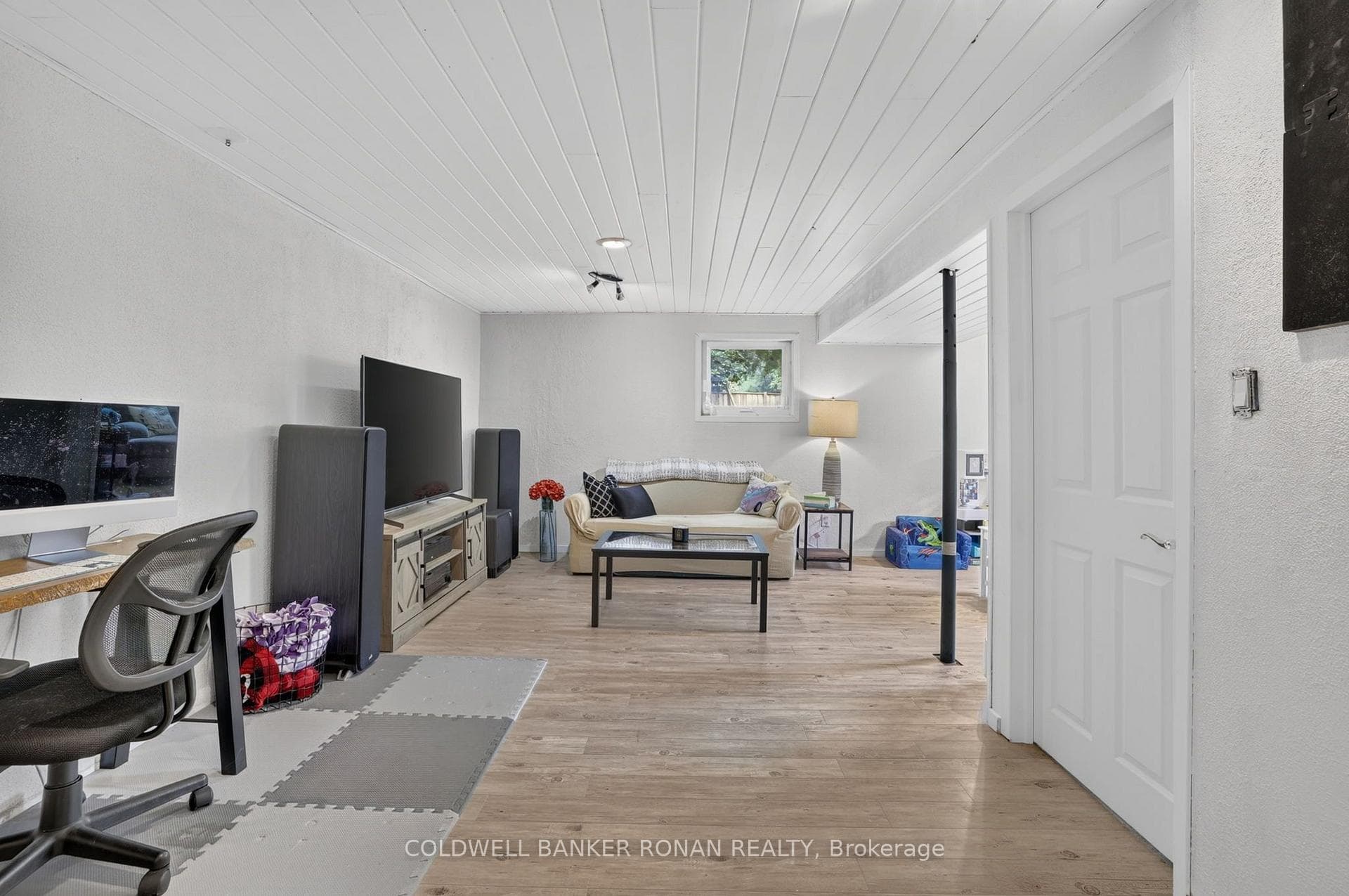 281 Tupper Boulevard photo 30