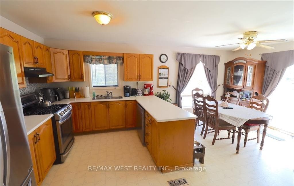418 Laurier Street photo 7