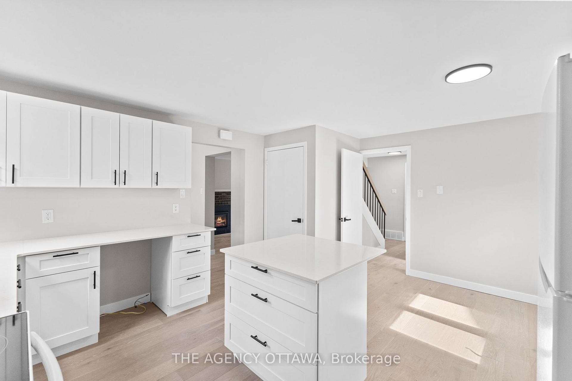 688 LAVERENDRYE Drive photo 14