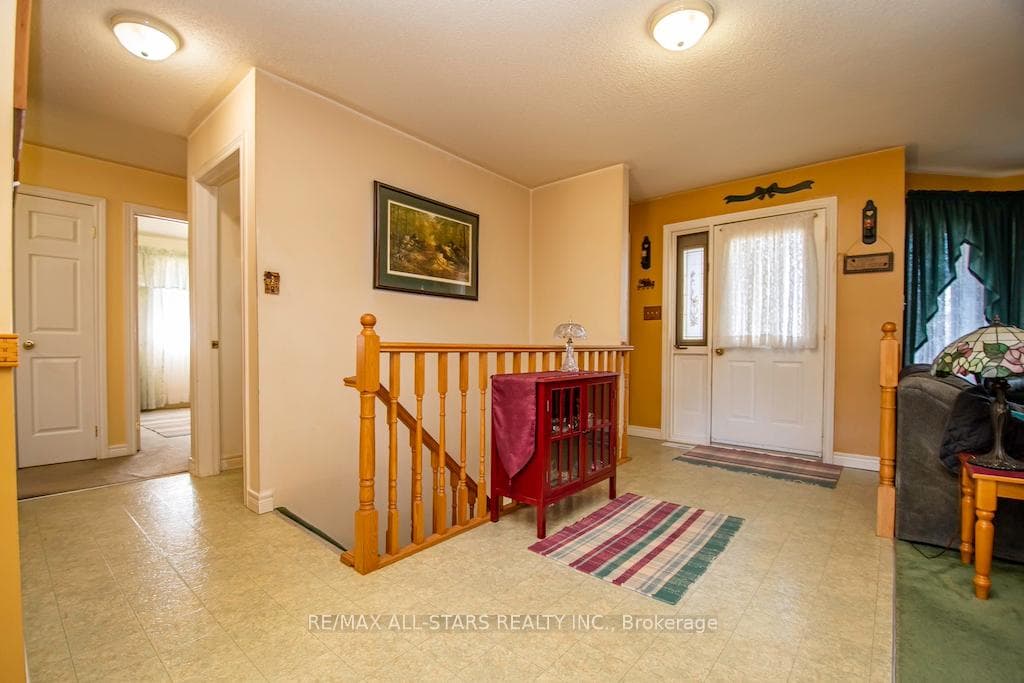 8 Whitney Court photo 4