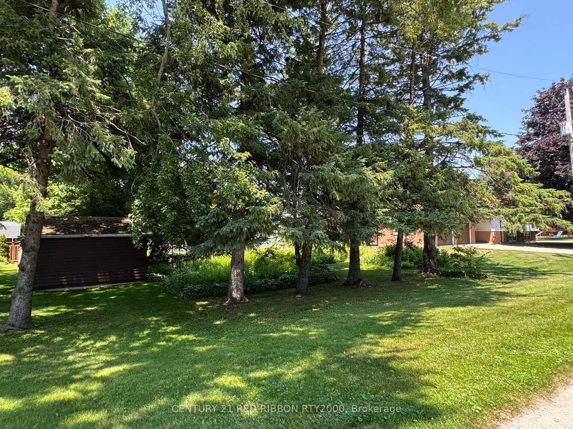 730 Glover Crescent photo 40