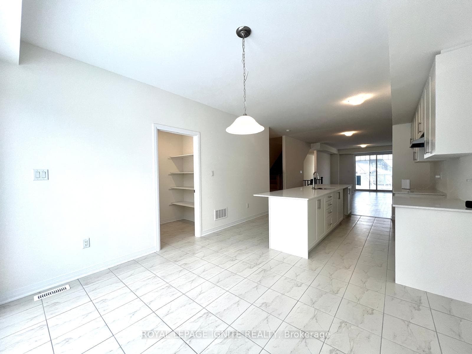 518 Hudson Crescent photo 8