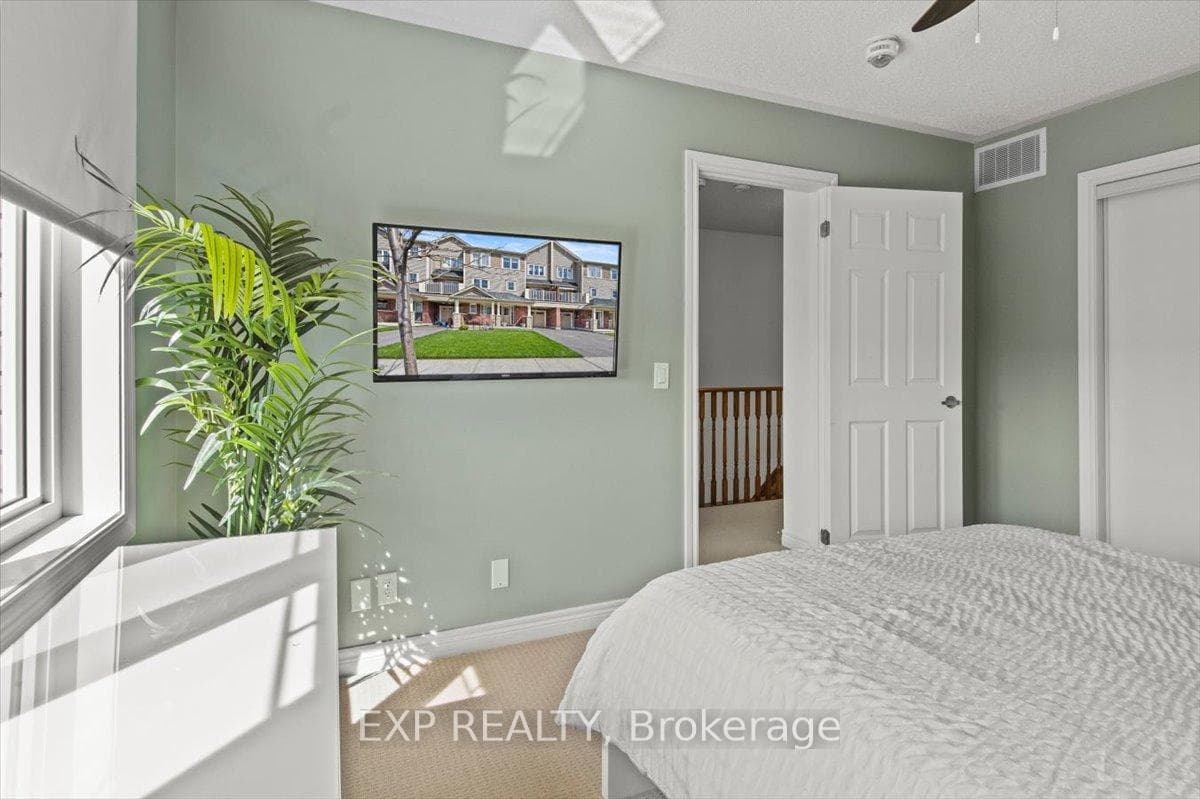 33 Great Gabe Crescent photo 28
