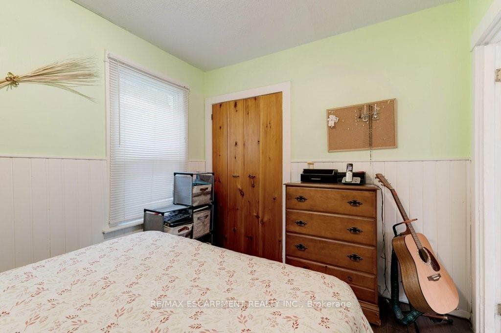 235 Normanhurst Avenue photo 18