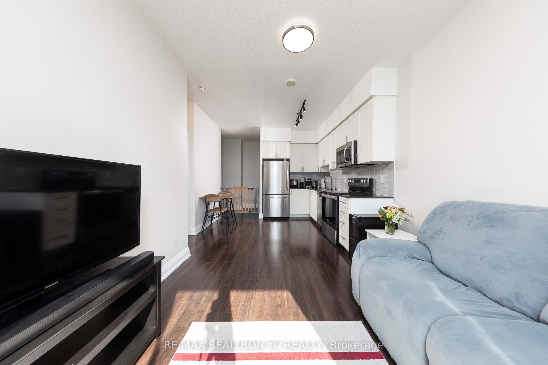 7167 Yonge Street Unit 310 photo 9