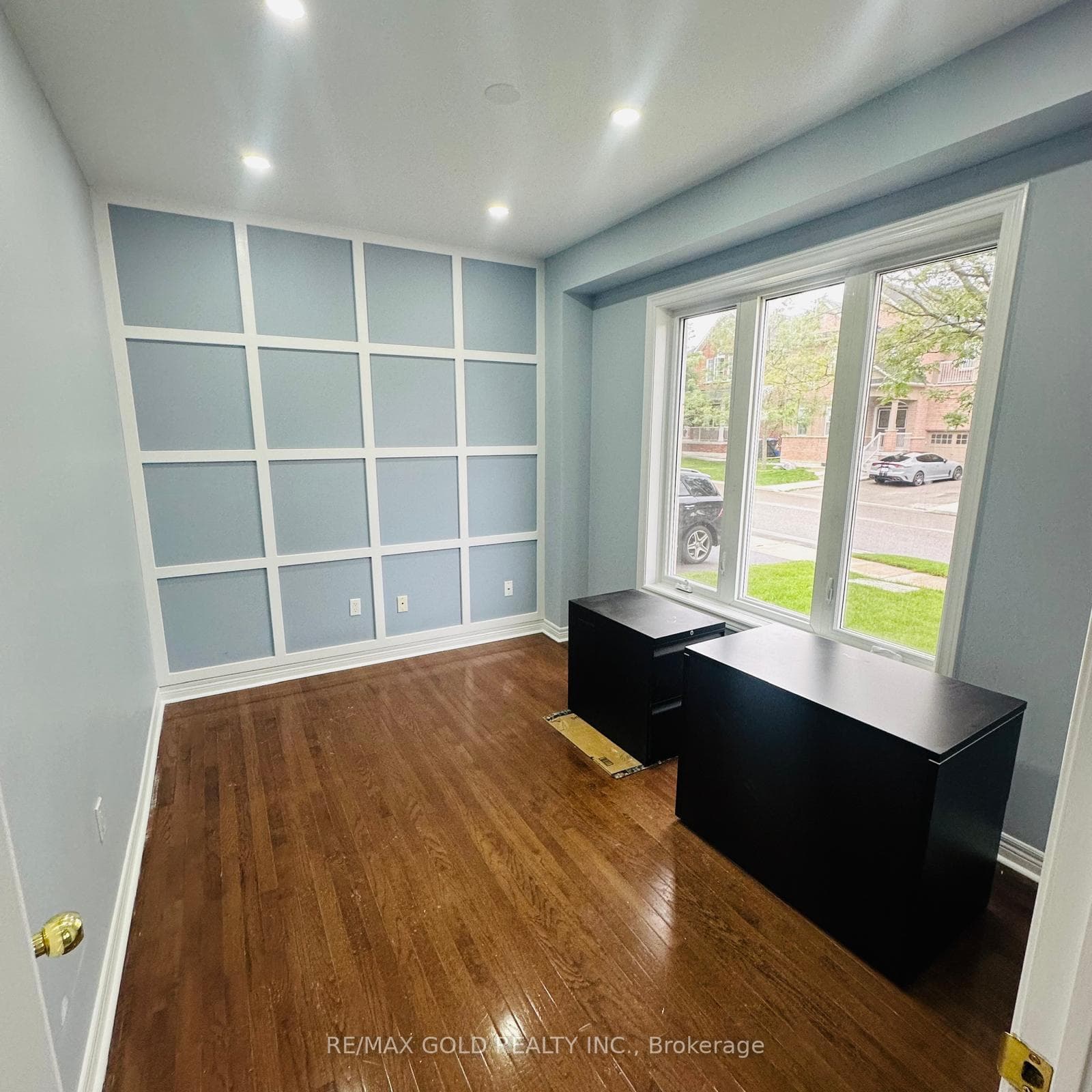 25 Crown Drive Unit Upper photo 3