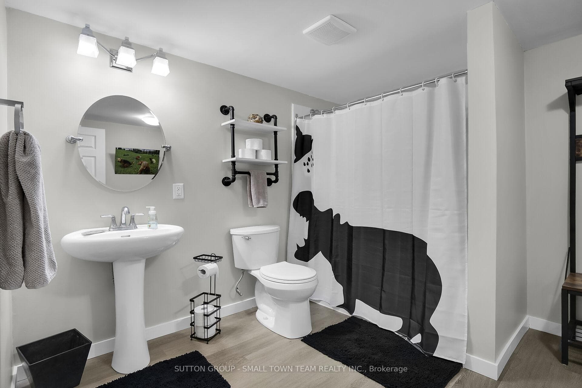 162 Roland Street photo 38