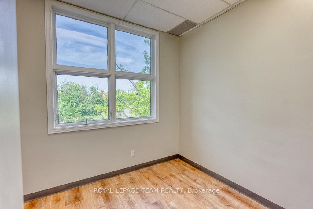84 Centrepointe Drive photo 18