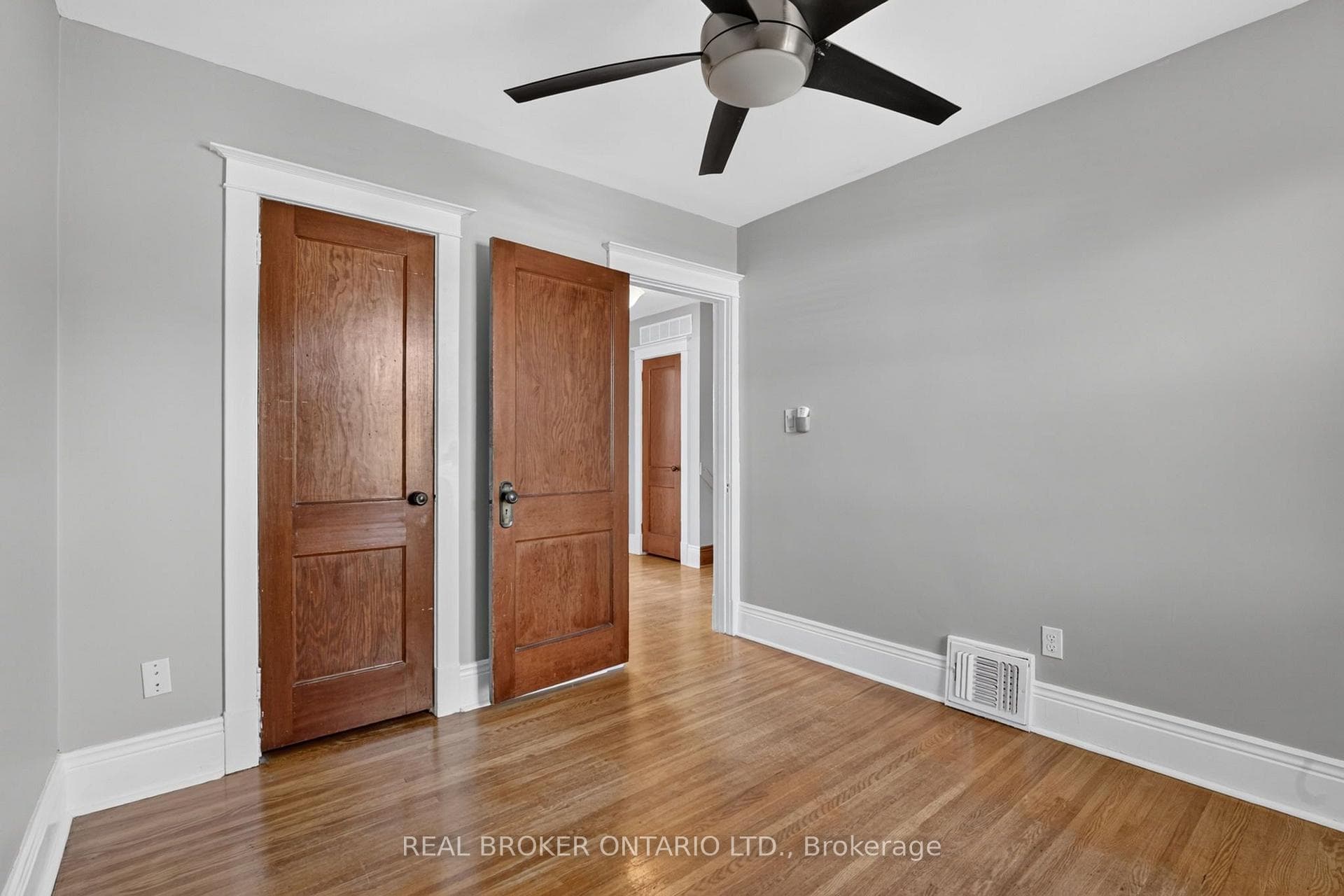 72 Houghton Avenue photo 22