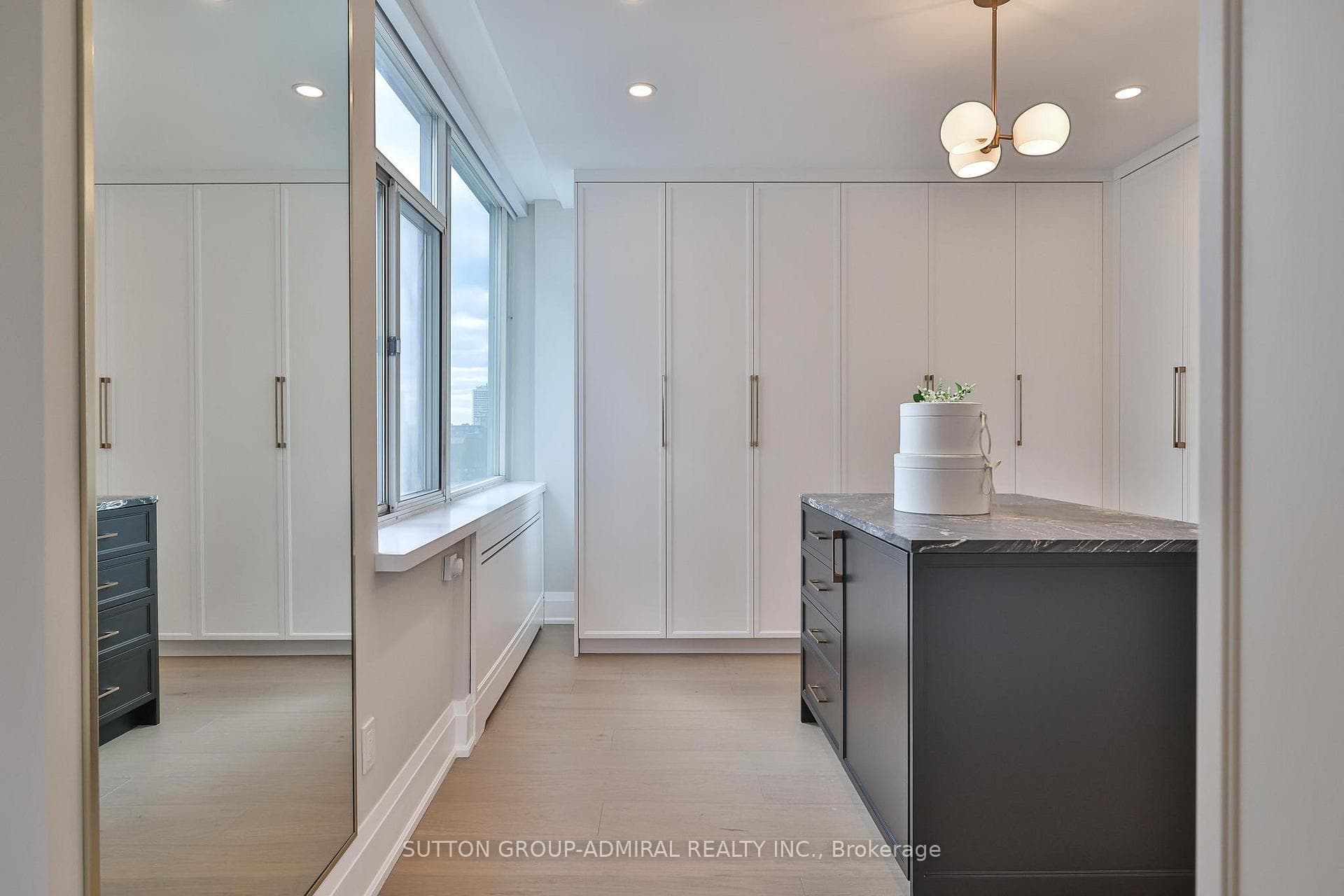 500 Avenue Road Unit 806 photo 26