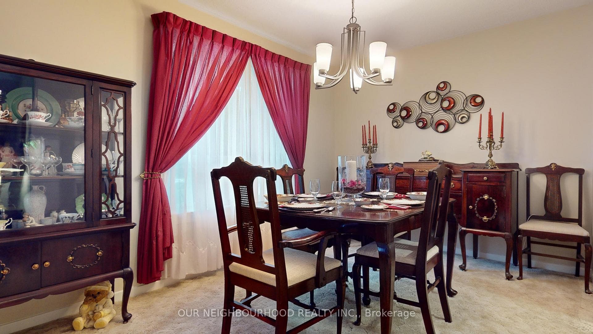 Lots of room for dinner parties