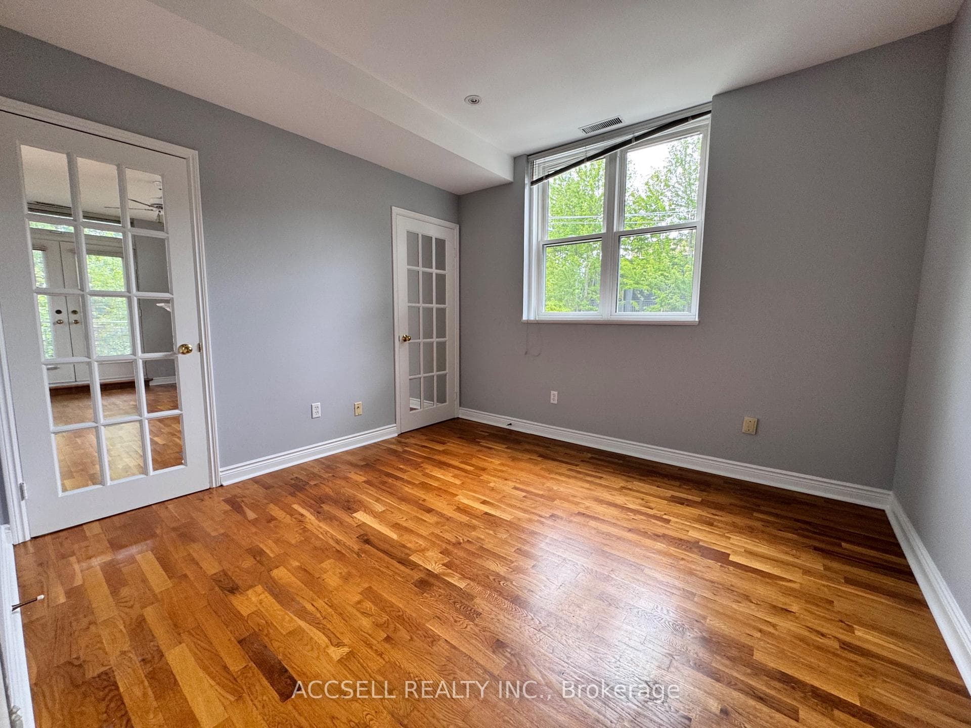 15 Glen Manor Drive Unit 302 photo 13