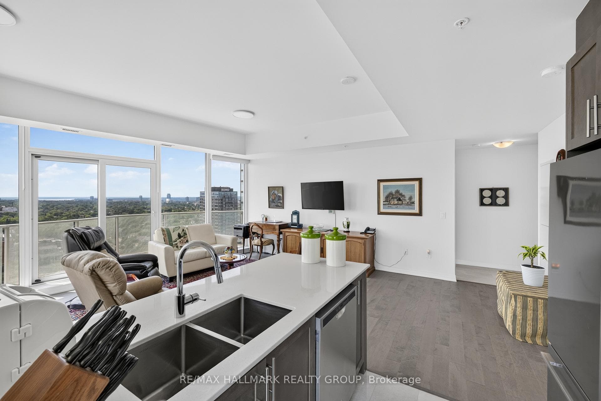 805 Carling Avenue Unit 2404 photo 25
