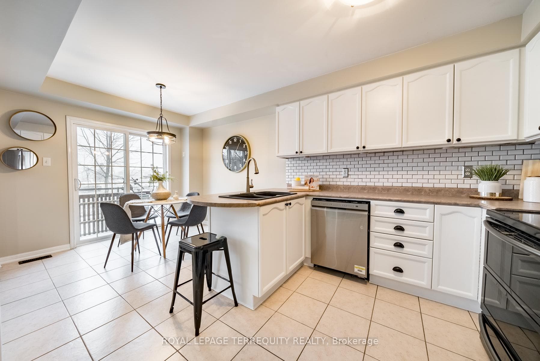 299 West Scugog Lane photo 9