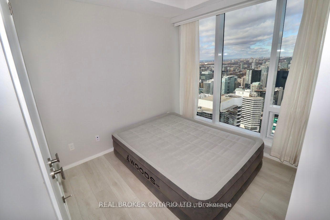 197 Yonge Street Unit 5902 photo 22