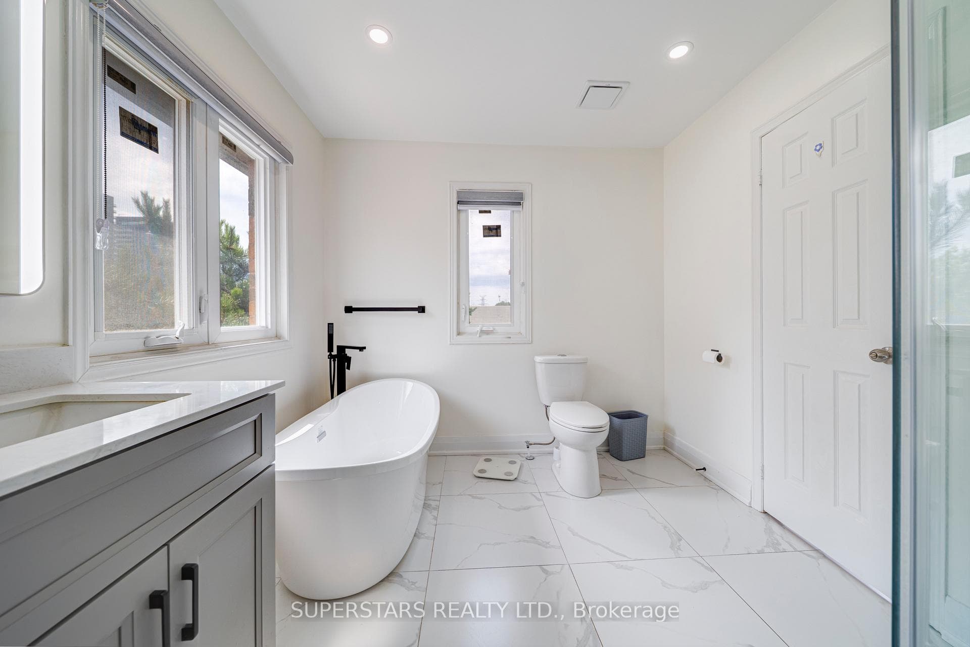 1 Baffin Court photo 16