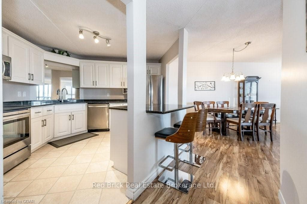 22 MARILYN Drive Unit 404 photo 9
