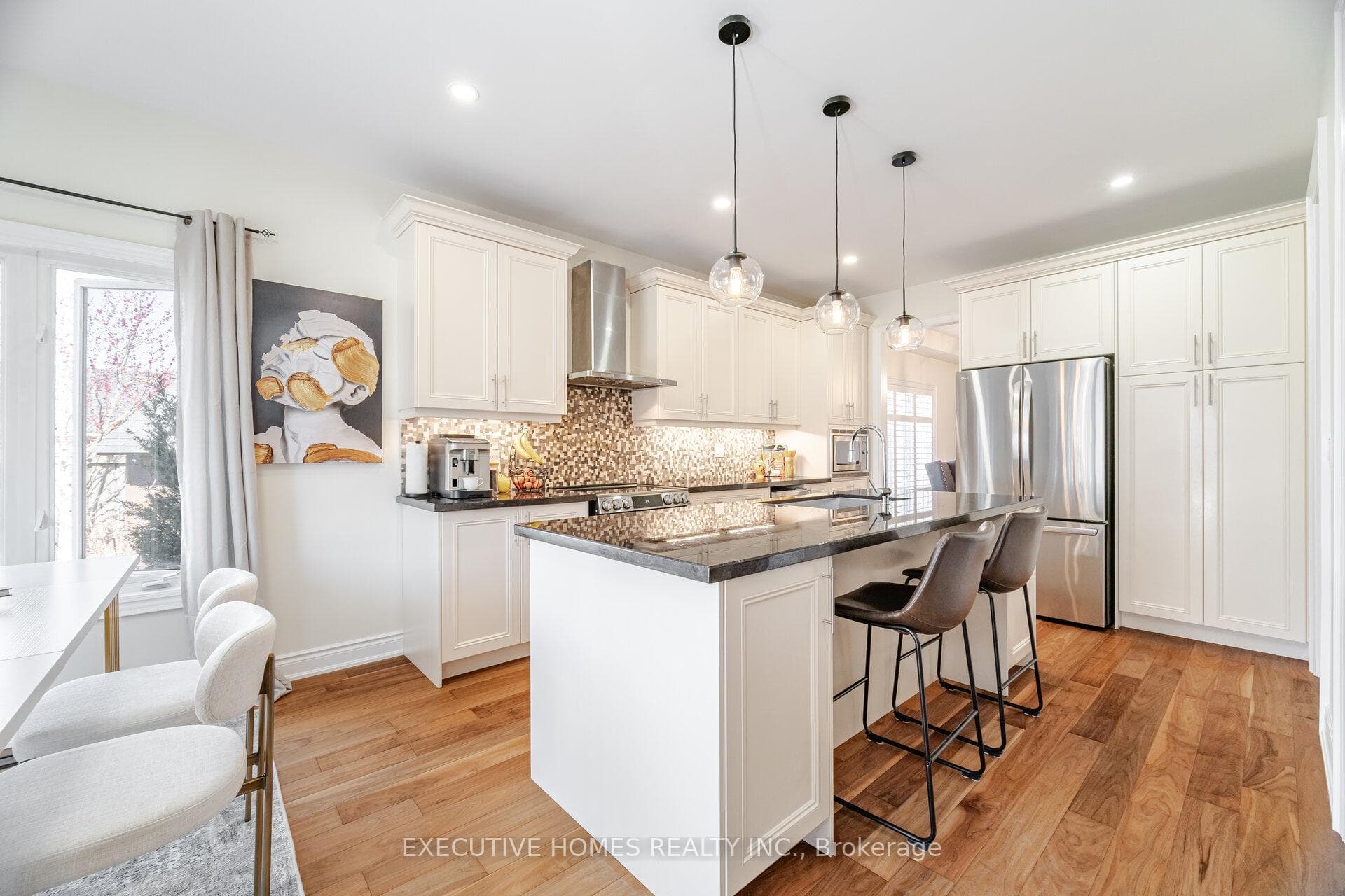 221 Cathcart Crescent photo 10
