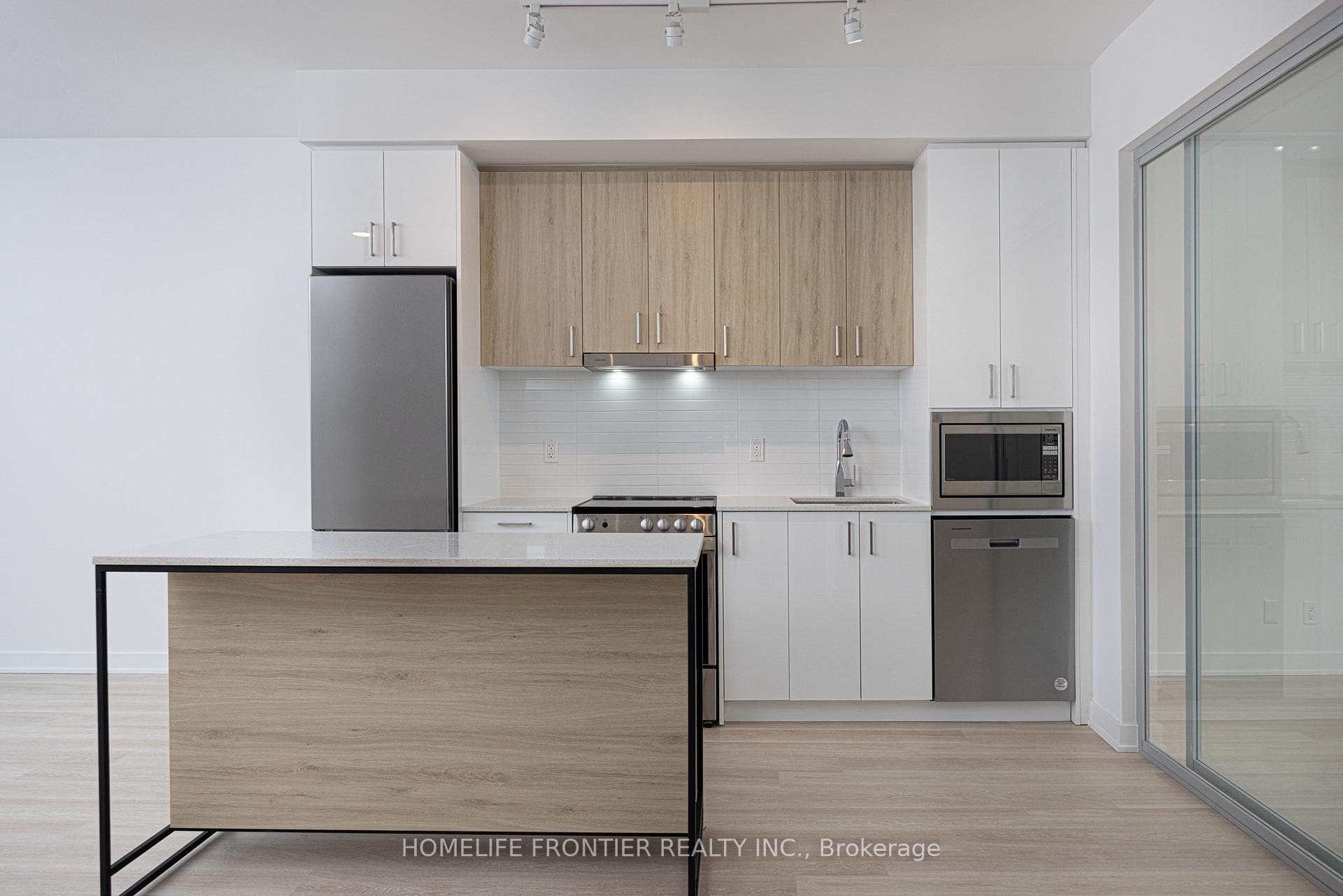 30 Upper Mall Way Unit 710 photo 17