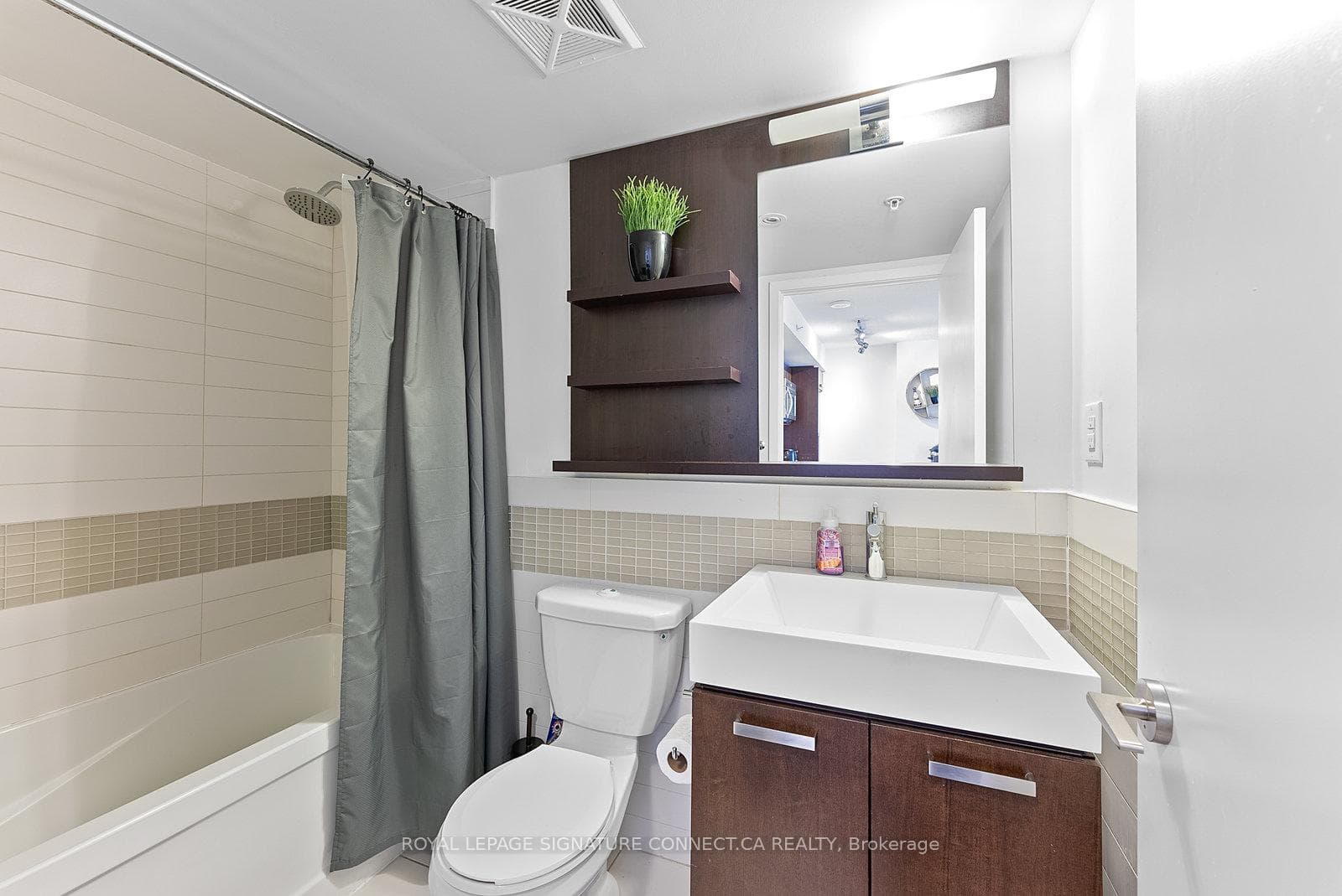 295 Adelaide Street Unit 407 photo 12