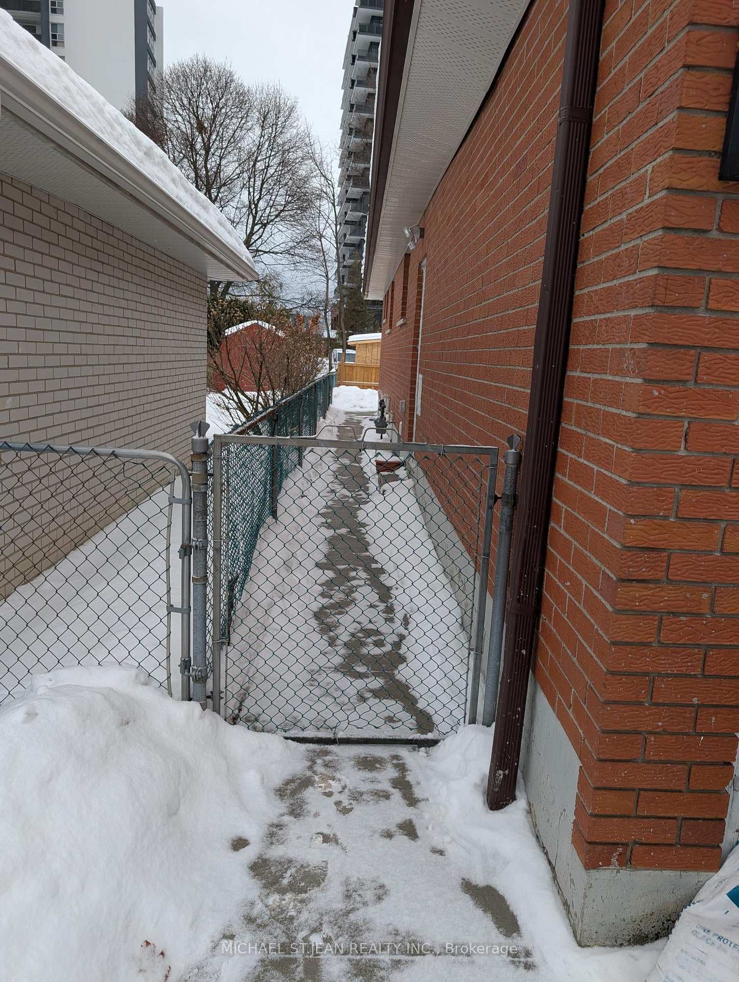 2034 Waycross Crescent Unit 3 photo 2