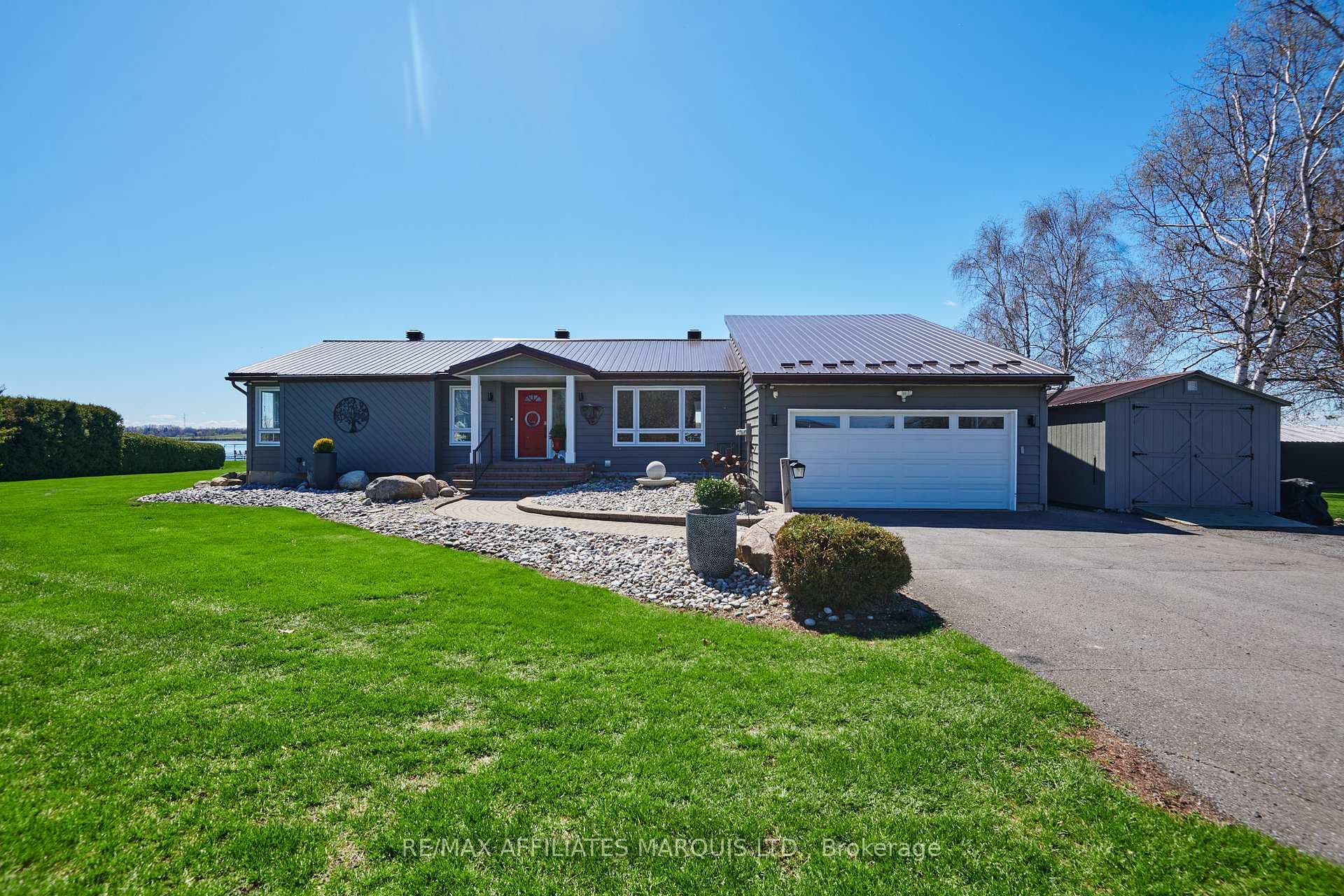 Waterfront bungalow on Lakeshore drive