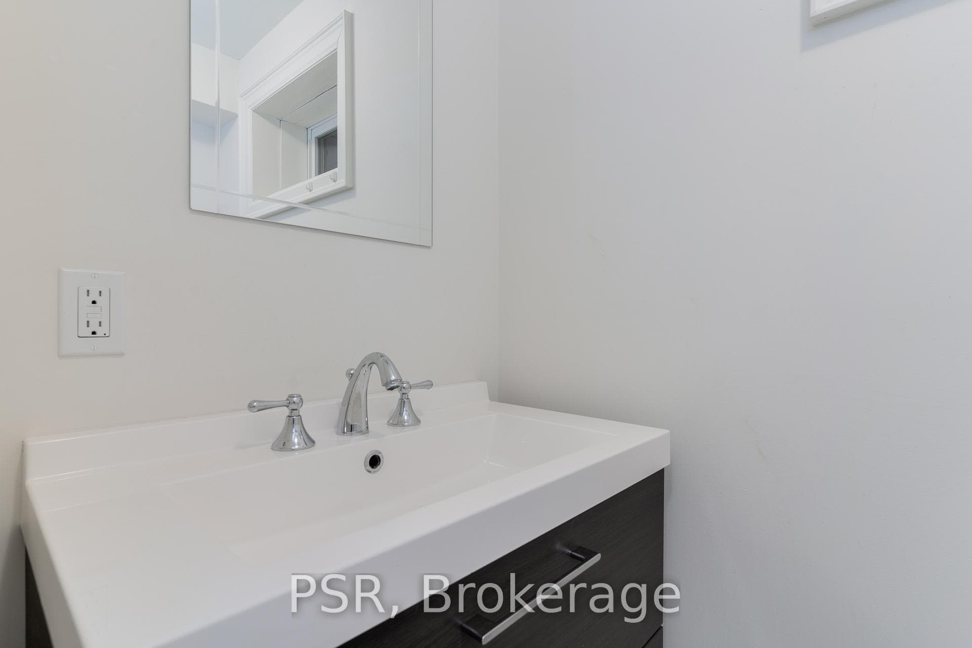 96 Montrose Avenue Unit Lower photo 13