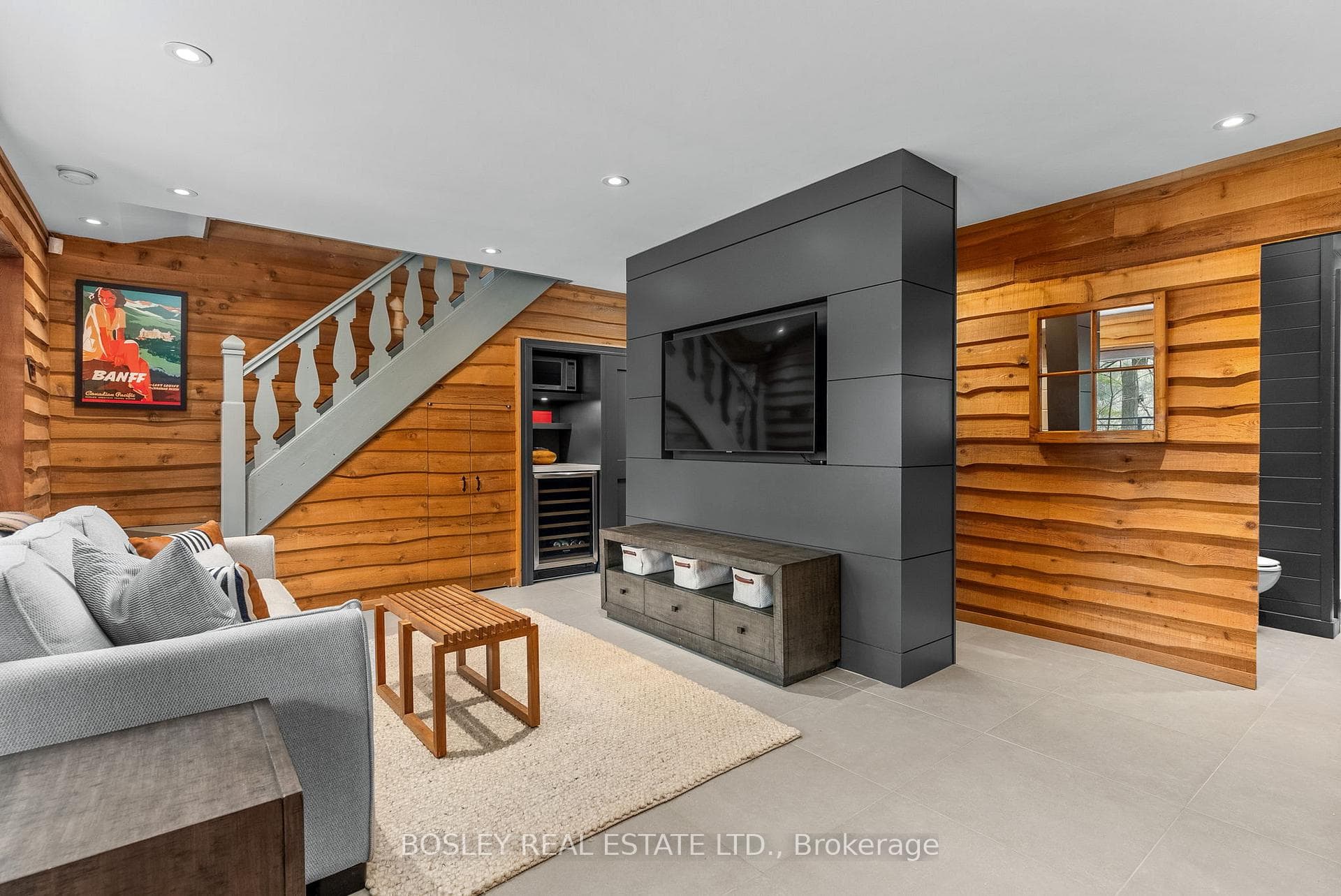 Cozy Rec Room-Perfect for Movie Nights