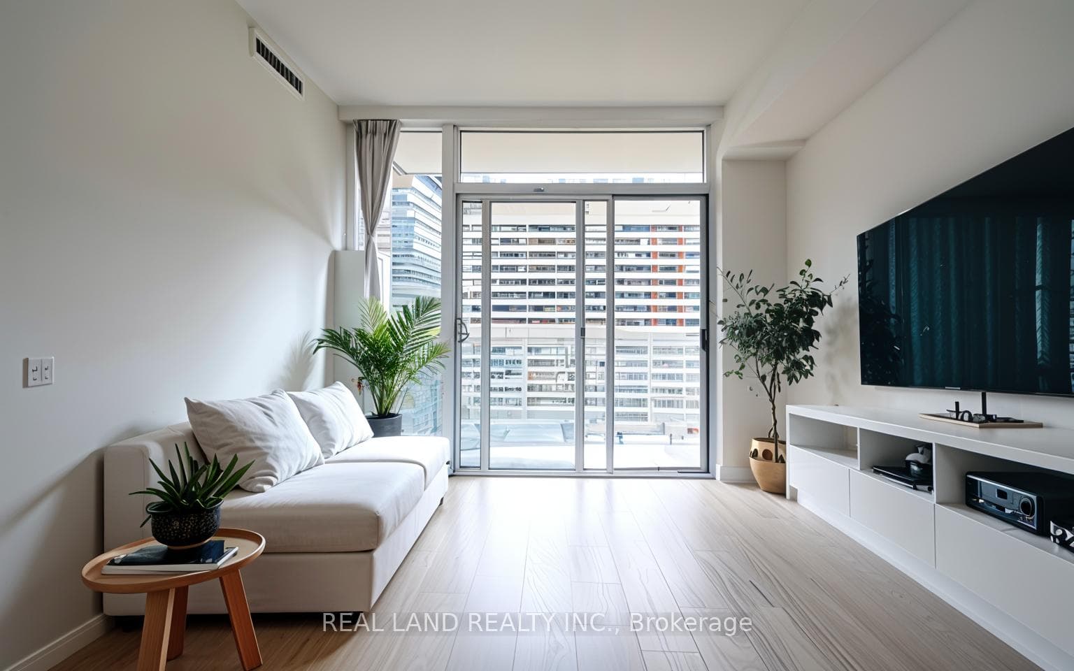 33 Helendale Avenue Unit 814 photo 7