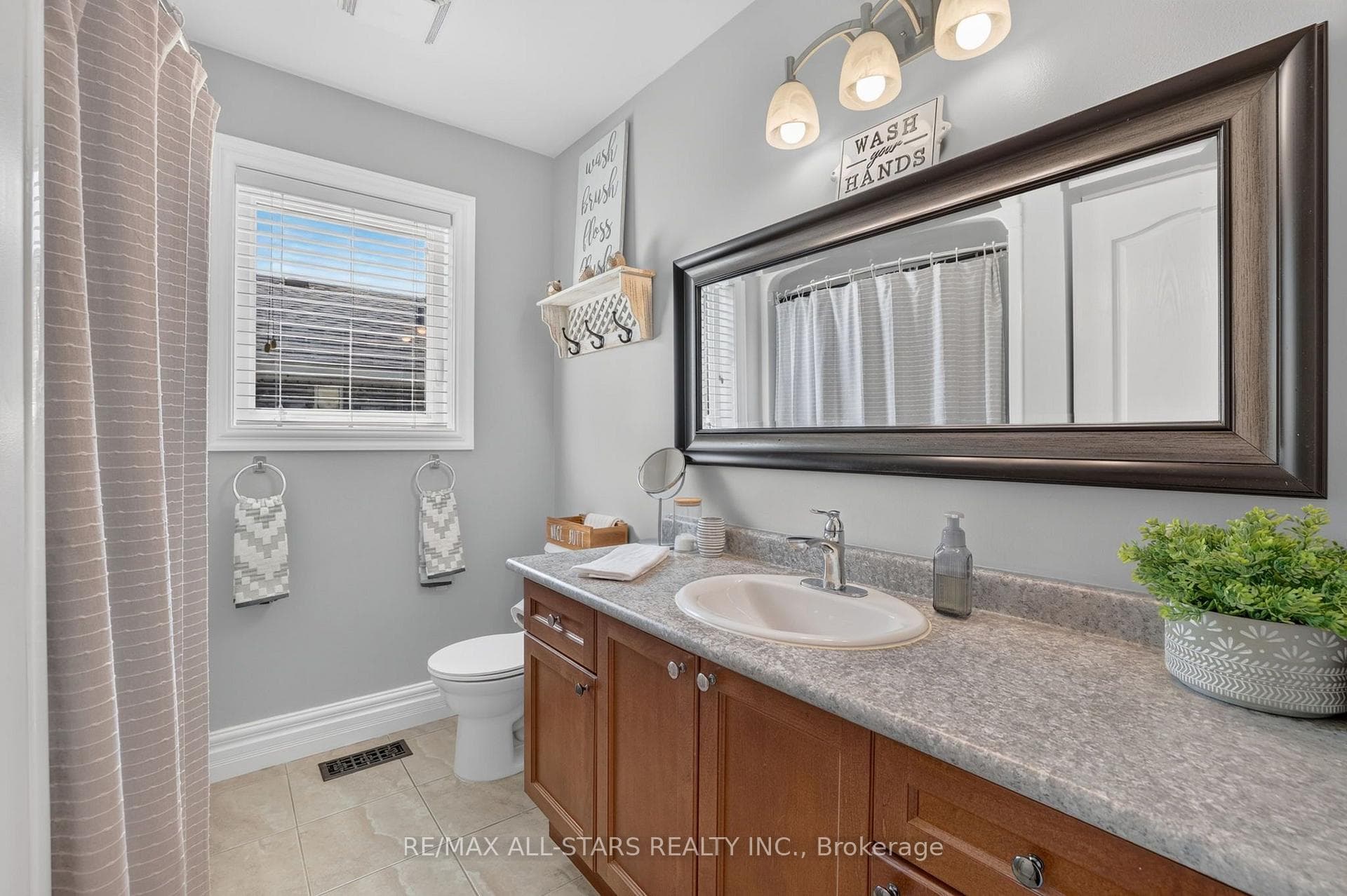 38 Evelyn Avenue photo 14