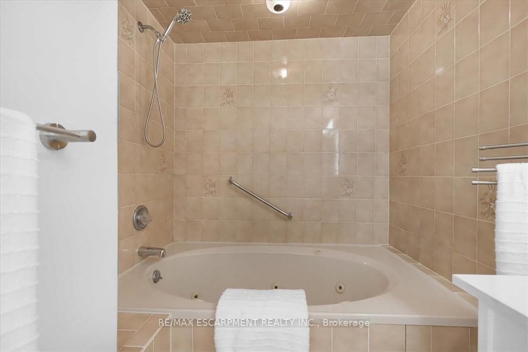 345 BERKINDALE Drive photo 29
