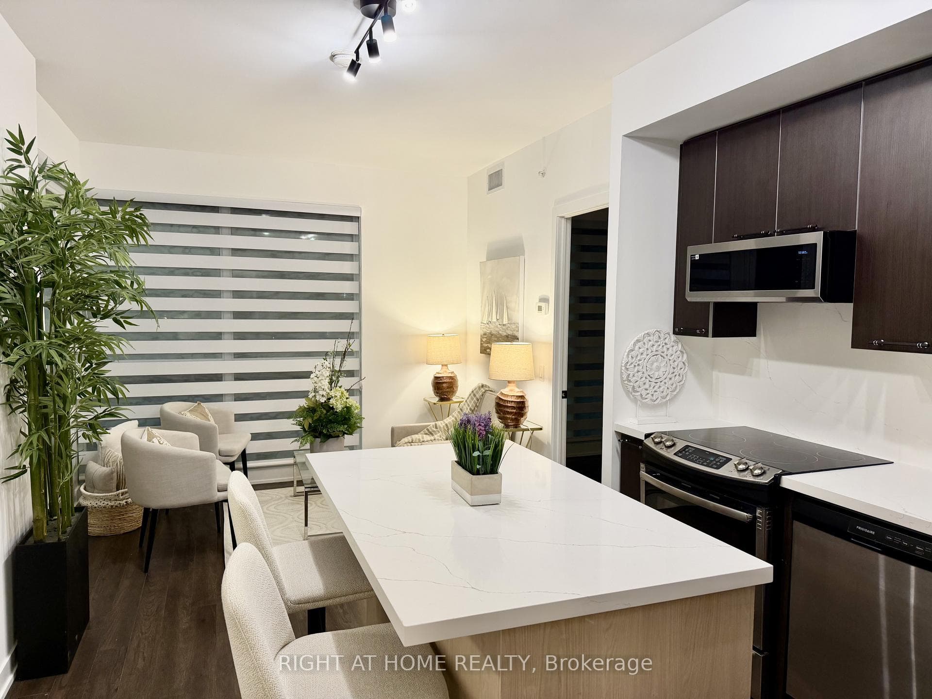10 Park Lawn Road Unit 522 photo 10