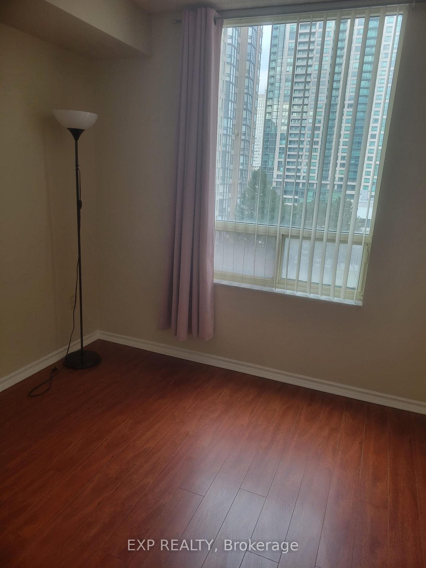 285 Enfield Place Unit 612 photo 8