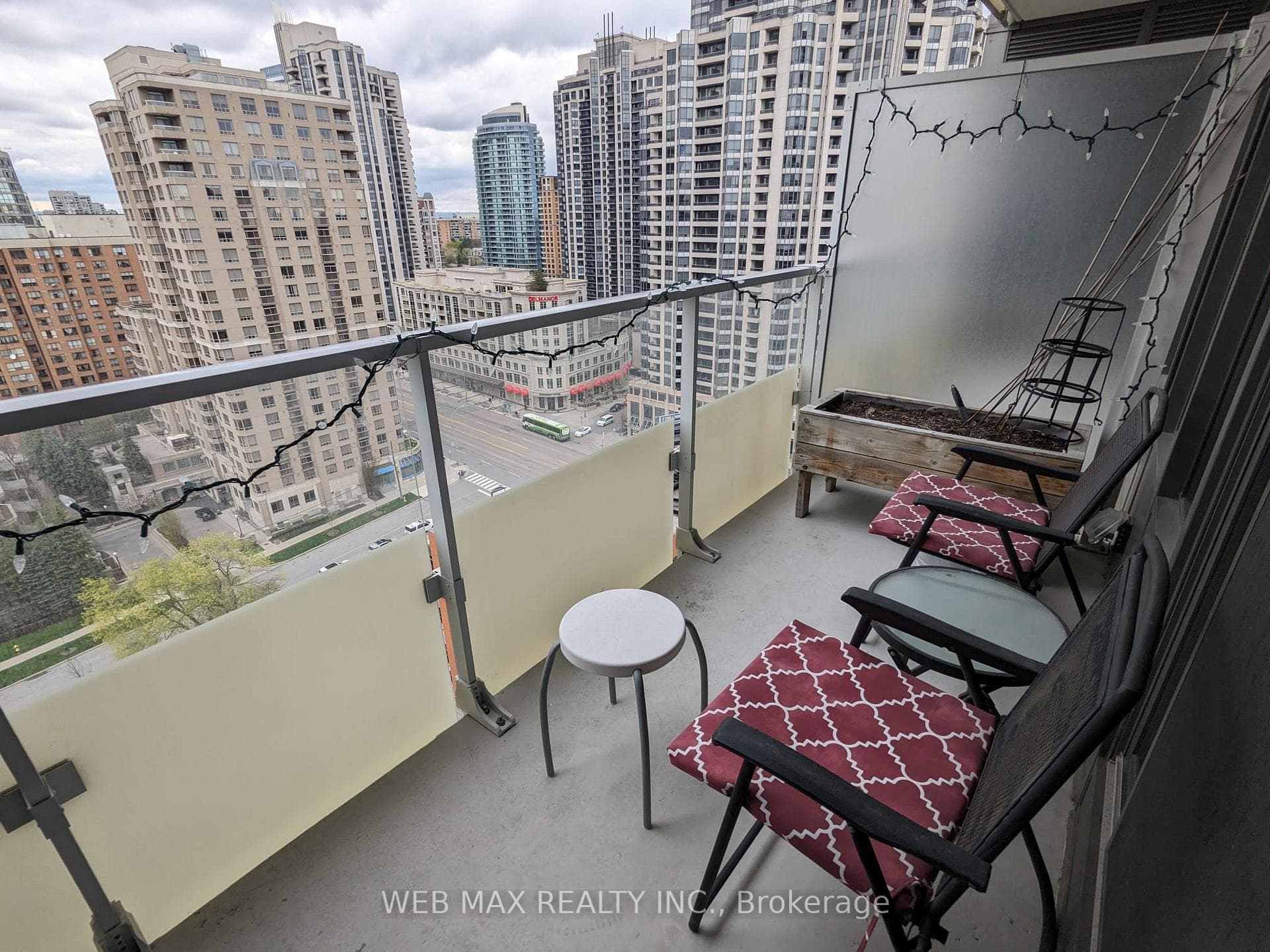 75 Canterbury Place Unit 2012 photo 8