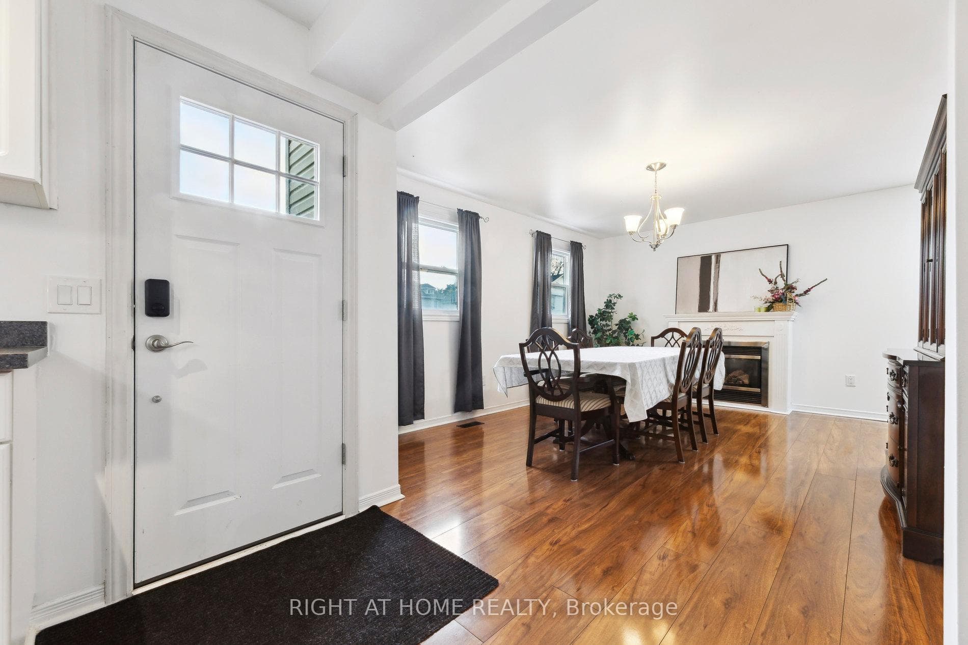 186 Dundas Street photo 2