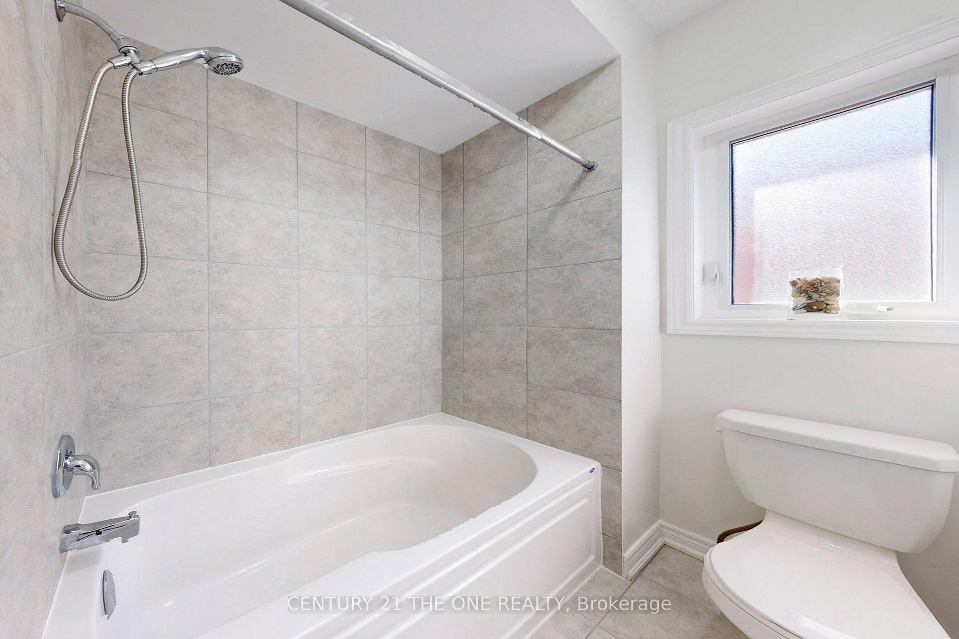 6 Roy Harper Avenue photo 36